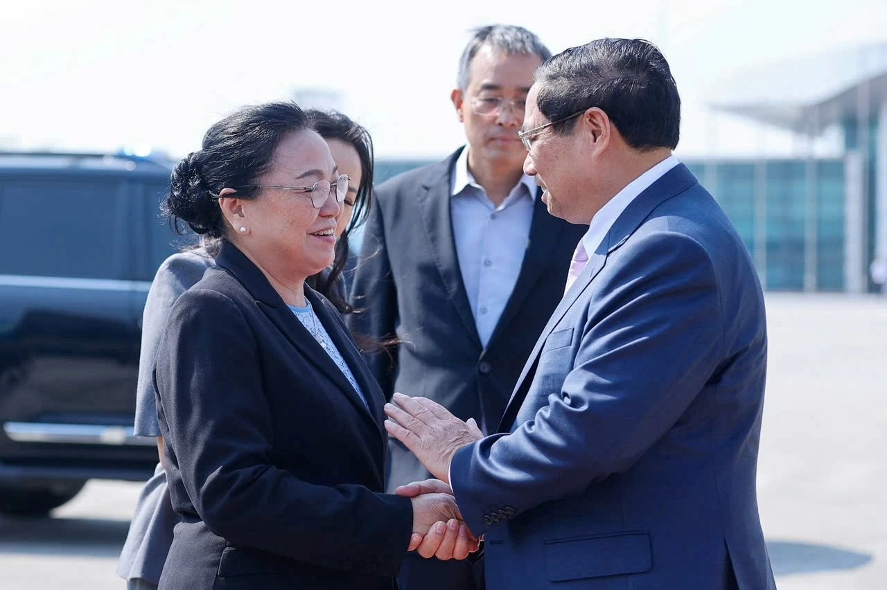 Thủ tướng Phạm Minh Chính lên đường dự Hội nghị cấp cao ASEAN 44 và 45 tại Lào Thủ tướng Phạm Minh Chính lên đường dự Hội nghị cấp cao ASEAN 44 và 45 tại Lào