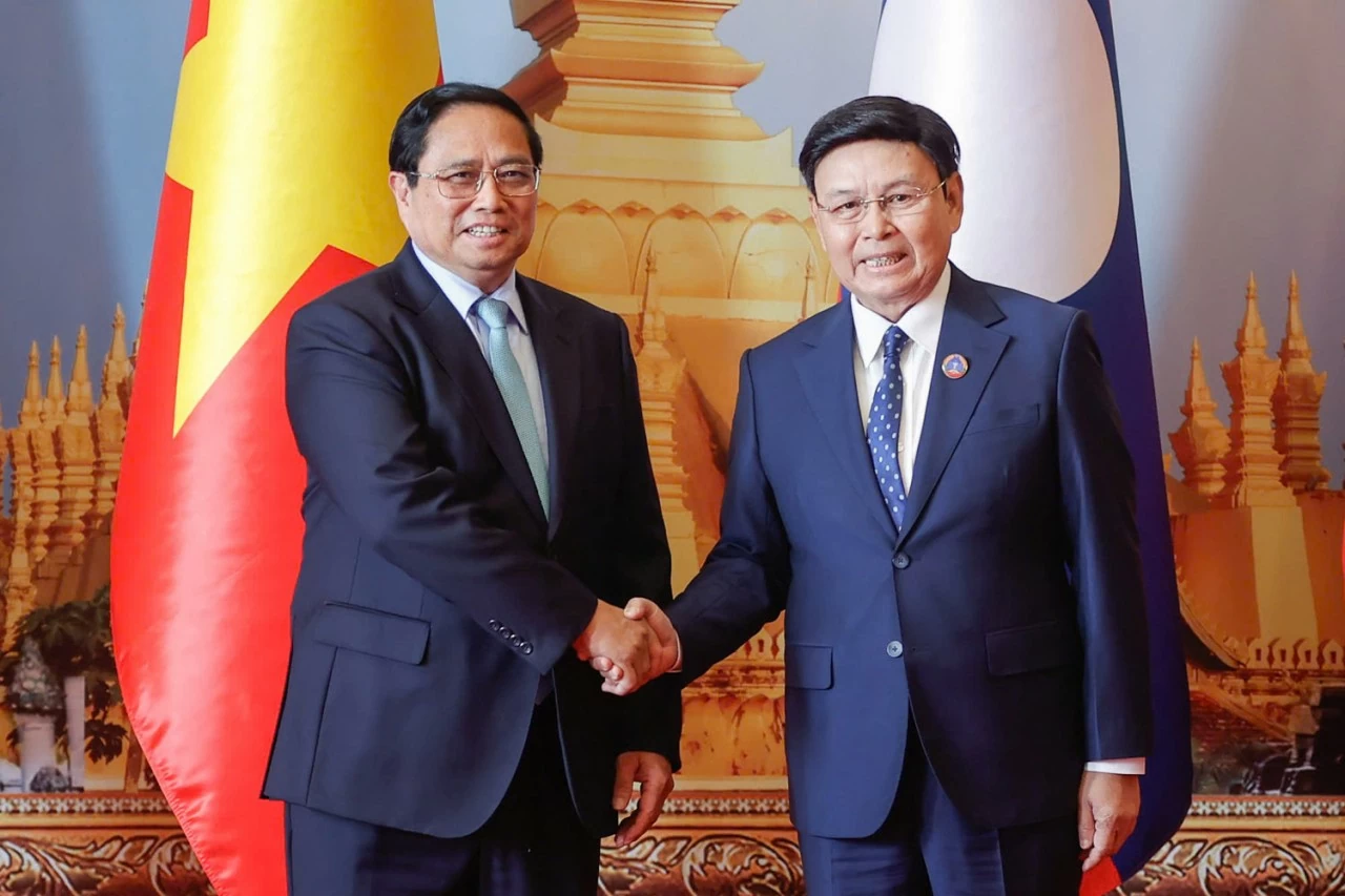 Thủ tướng Chính phủ Phạm Minh Chính hội kiến Chủ tịch Quốc hội Lào Saysompone Phomvihane Tạo khuôn khổ pháp lý thuận lợi để tăng cường kết nối toàn diện Việt Nam-Lào
