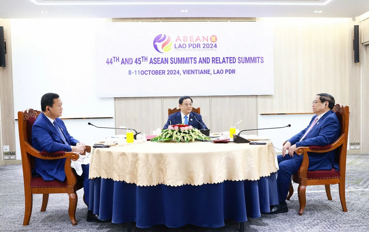 Thủ tướng Phạm Minh Chính ăn sáng, làm việc với Thủ tướng Lào và Thủ tướng Campuchia Thủ tướng Phạm Minh Chính ăn sáng, làm việc với Thủ tướng Lào và Thủ tướng Campuchia