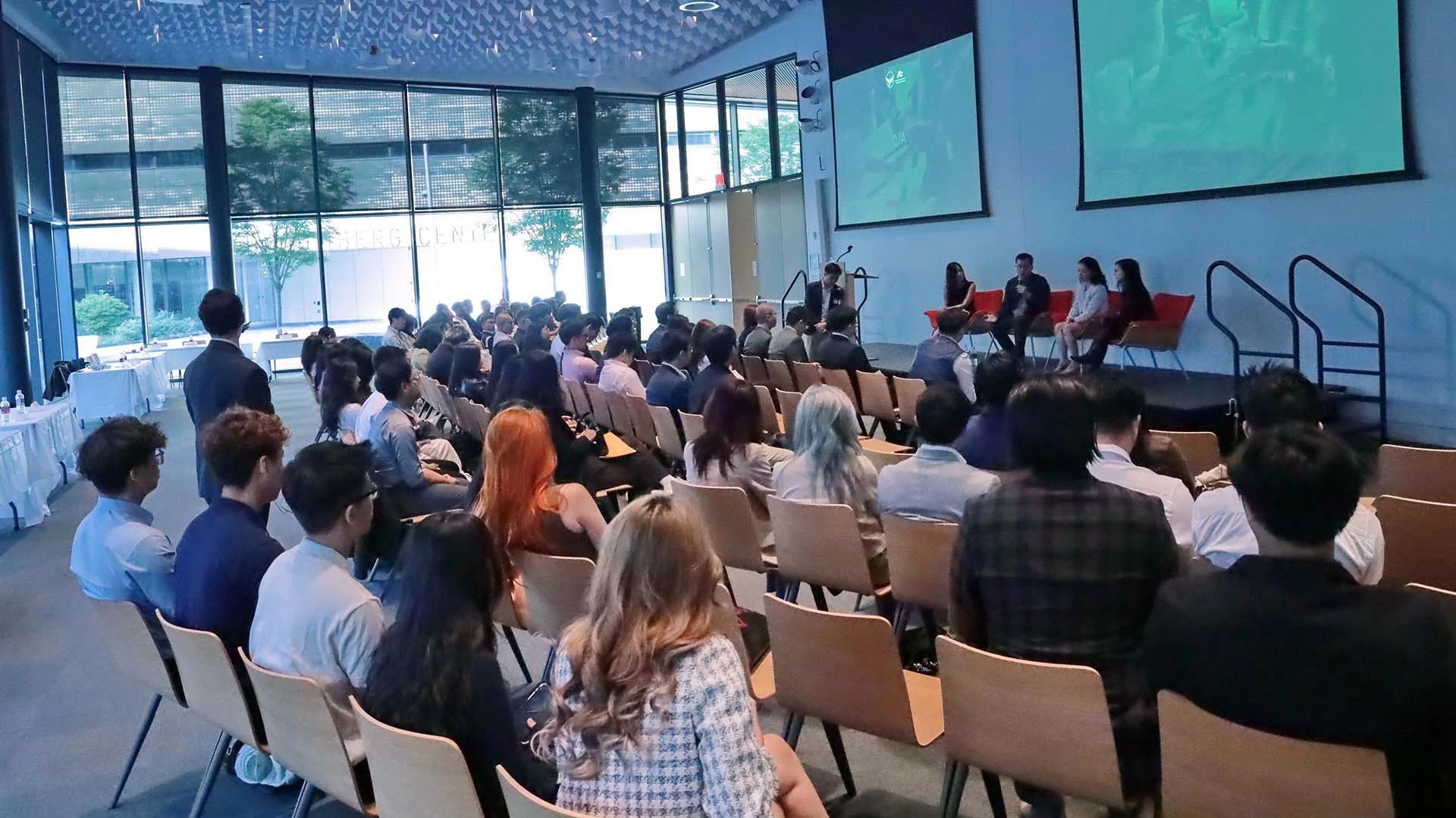 Đại sứ Đặng Hoàng Giang khai mạc Gala Vòng tay nước Mỹ lần thứ 12 Đại sứ Đặng Hoàng Giang khai mạc Gala Vòng tay nước Mỹ lần thứ 12