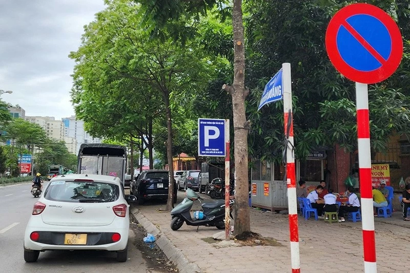 Từ ngày 1/1/2025, tài xế được xuống xe khi dừng ô tô trong một số trường hợp Từ ngày 1/1/2025, tài xế được xuống xe khi dừng ô tô trong một số trường hợp