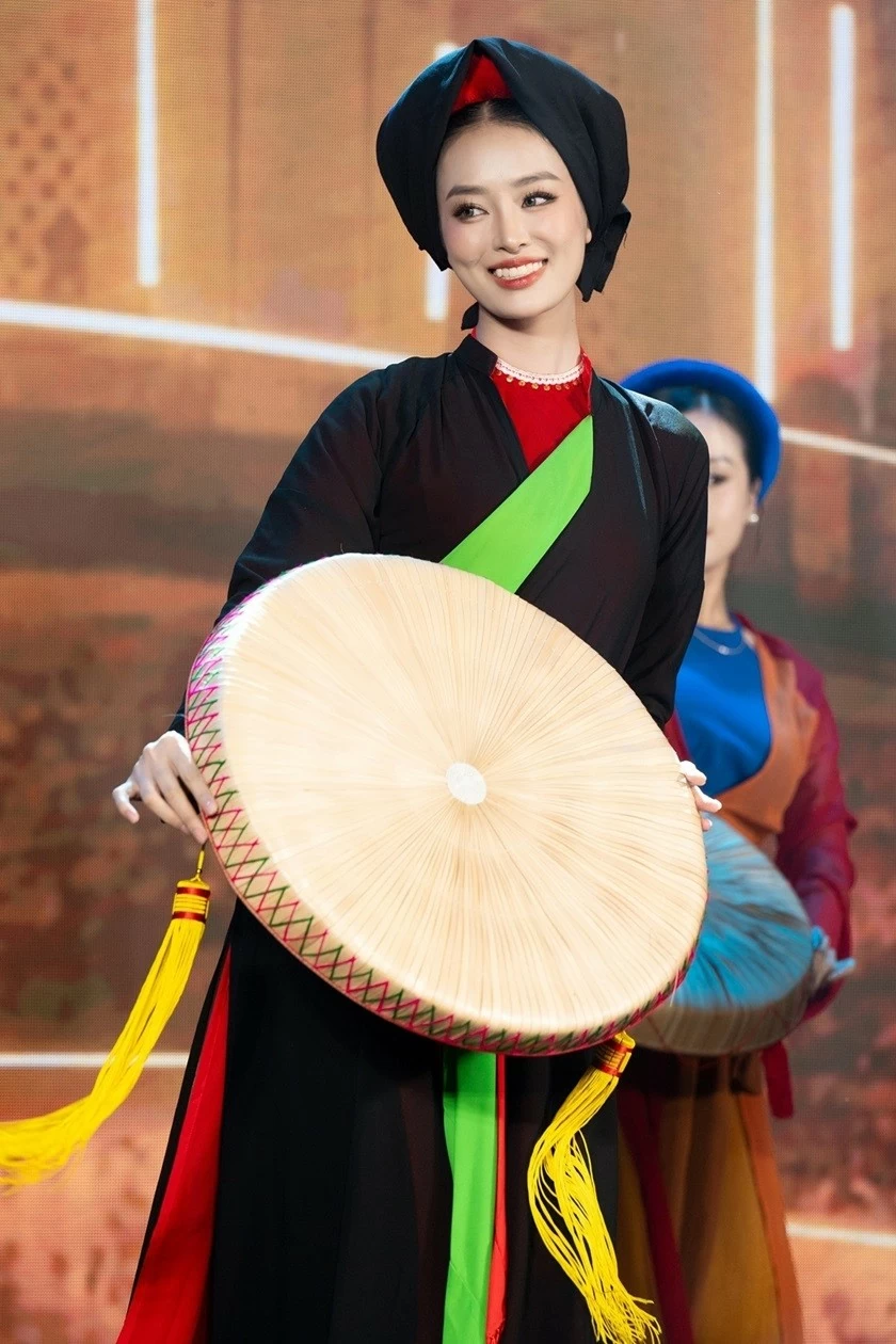 Hình ảnh Á hậu Bùi Khánh Linh Hình ảnh Á hậu Bùi Khánh Linh