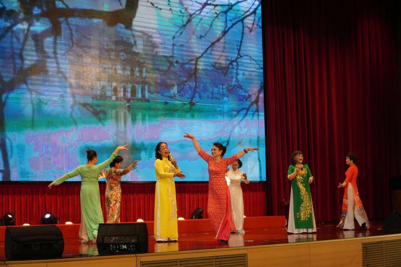 Công đoàn Bộ Ngoại giao tổ chức giao lưu nghệ thuật 'Sáng mãi với thời gian' hưởng ứng Tháng hành động vì người cao tuổi Việt Nam Công đoàn Bộ Ngoại giao tổ chức giao lưu nghệ thuật 'Sáng mãi với thời gian' hưởng ứng Tháng hành động vì người cao tuổi Việt Nam