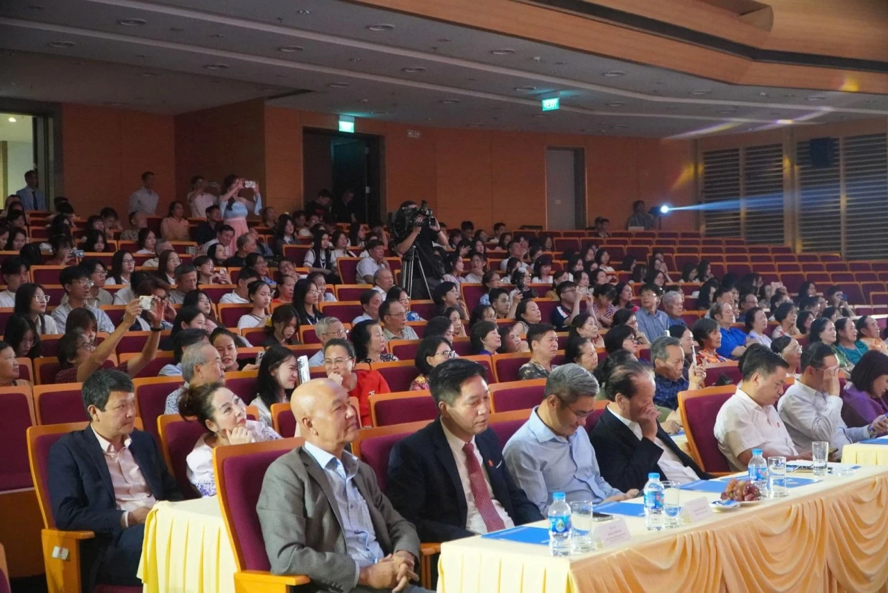 Công đoàn Bộ Ngoại giao tổ chức giao lưu nghệ thuật 'Sáng mãi với thời gian' hưởng ứng Tháng hành động vì người cao tuổi Việt Nam Công đoàn Bộ Ngoại giao tổ chức giao lưu nghệ thuật 'Sáng mãi với thời gian' hưởng ứng Tháng hành động vì người cao tuổi Việt Nam