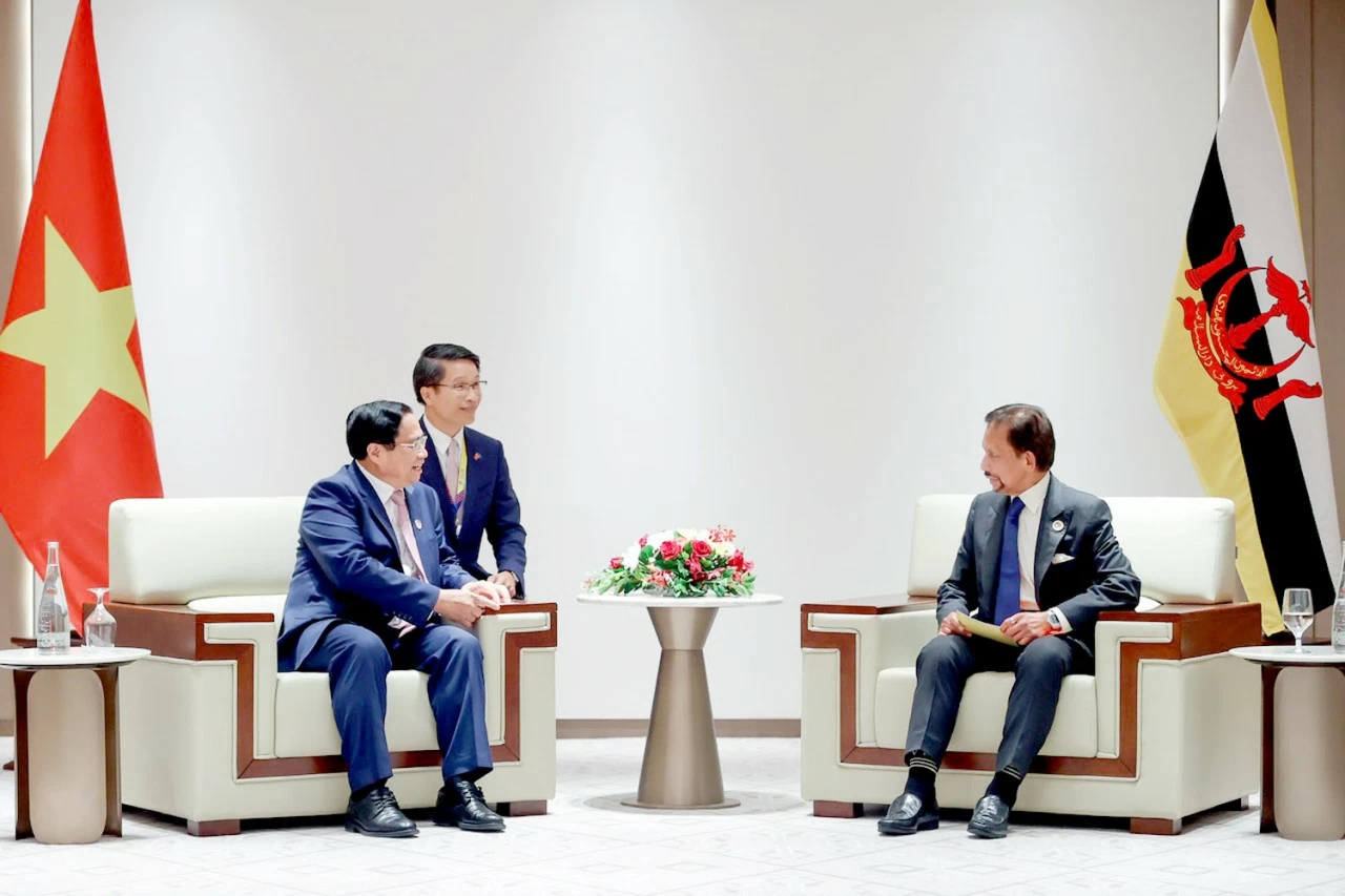 Thủ tướng Chính phủ Phạm Minh Chính hội kiến Quốc vương Brunei Darussalam Haji Hassanal Bolkiah. Đề nghị Brunei tạo điều kiện thuận lợi cấp phép cho các tàu cá, ngư dân Việt Nam được hoạt động đánh bắt thủy, hải sản