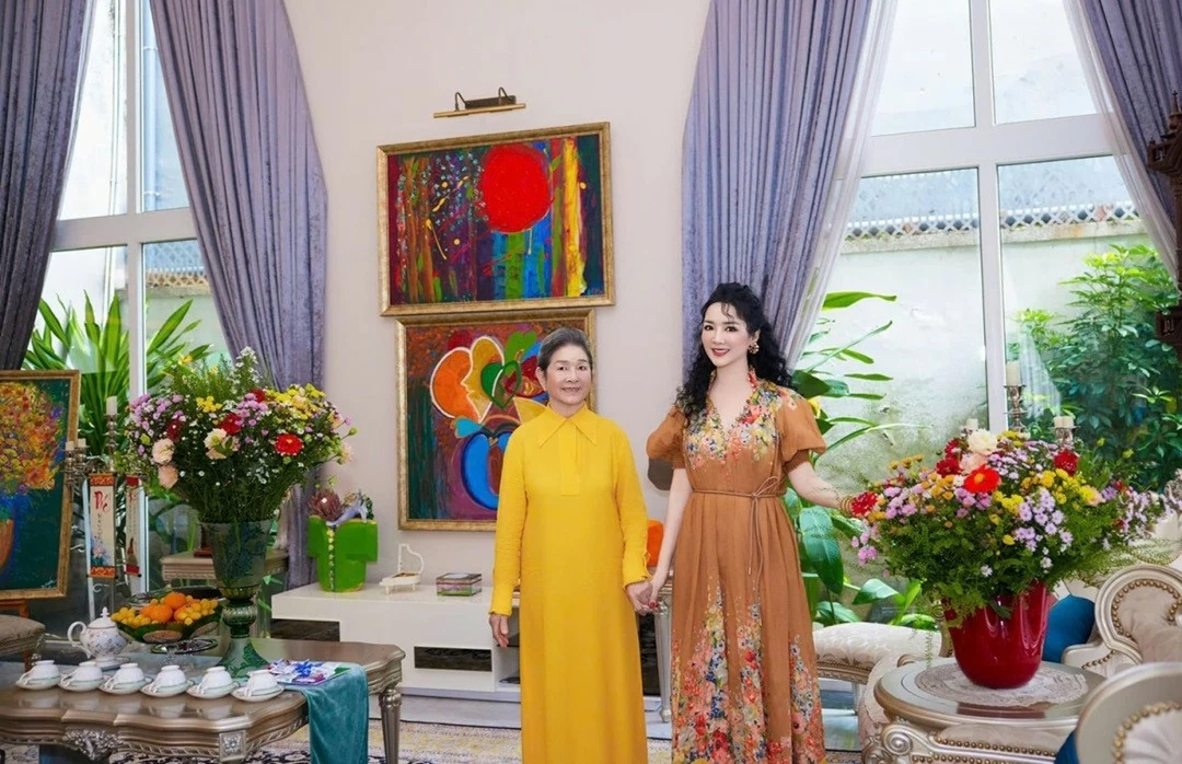 Mừng sinh nhật bạn thân, Hoa hậu Giáng My trang hoàng nhà cửa theo chủ đề mùa Thu Mừng sinh nhật bạn thân, Hoa hậu Giáng My trang hoàng nhà cửa theo chủ đề mùa Thu