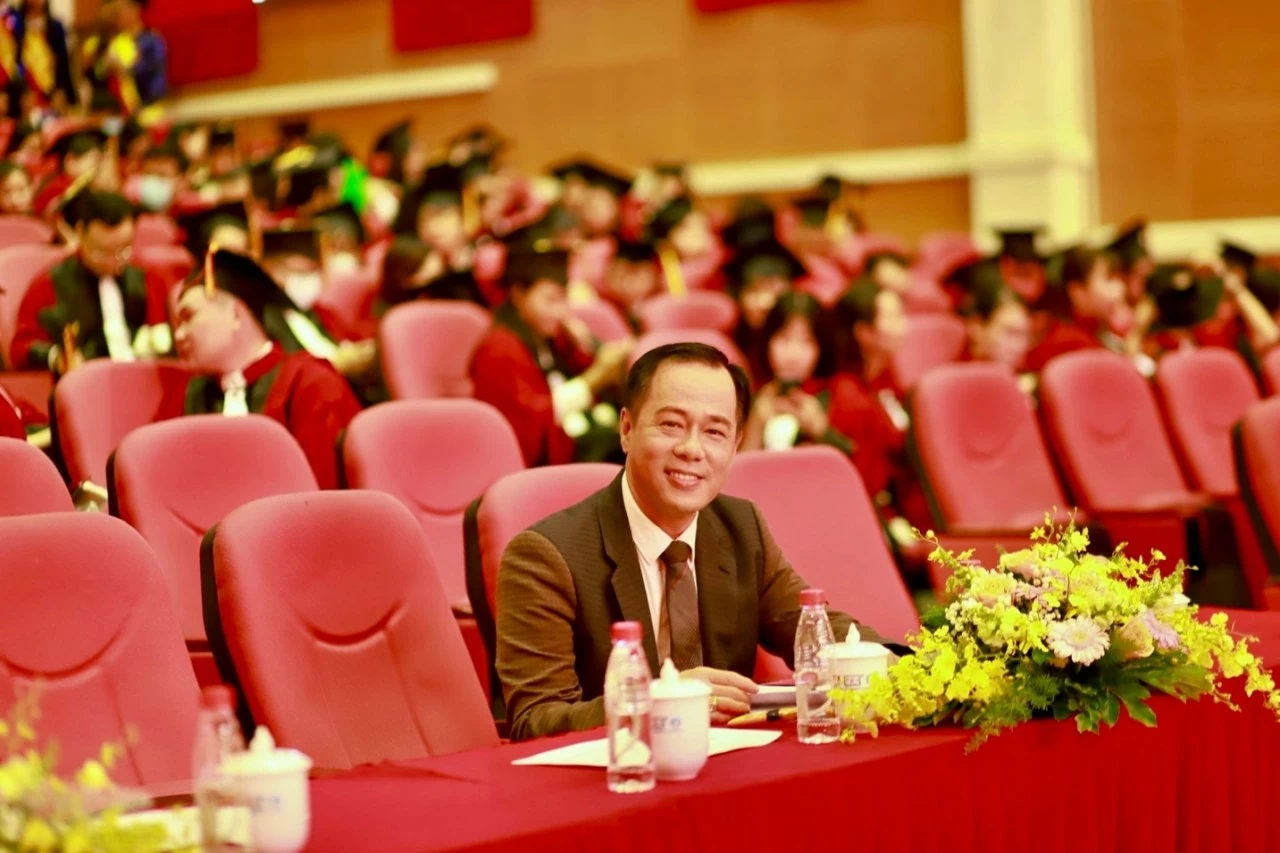 GS. Huỳnh Văn Sơn: Hành vi giới trẻ hiện nay – không nên đánh giá một chiều GS. Huỳnh Văn Sơn: Hành vi giới trẻ hiện nay – không nên đánh giá một chiều