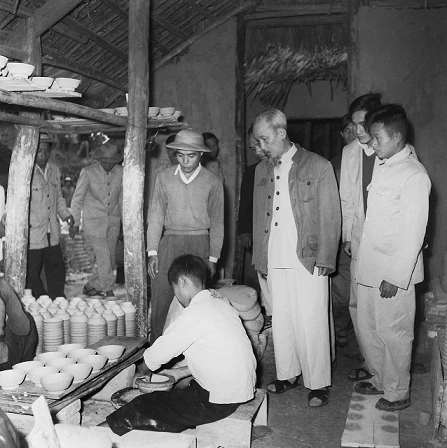 Làng gốm Bát Tràng và kỷ niệm sâu sắc với Bác Hồ Làng gốm Bát Tràng và kỷ niệm sâu đậm với Bác Hồ