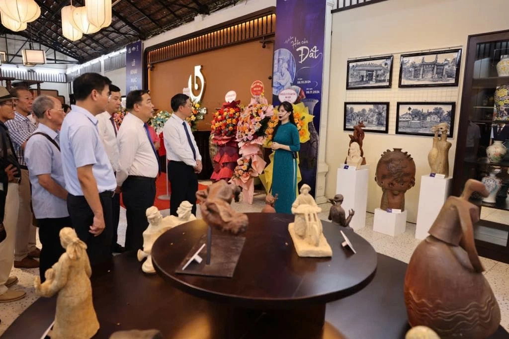 Làng gốm Bát Tràng và kỷ niệm sâu sắc với Bác Hồ Làng gốm Bát Tràng và kỷ niệm sâu đậm với Bác Hồ