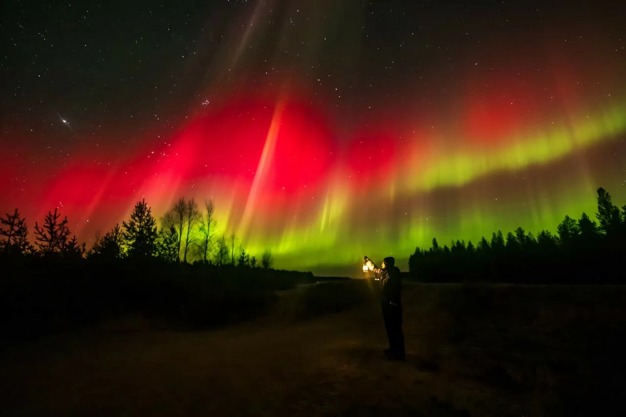 Vẻ đẹp ma mị trên bầu trời đêm của Bắc cực quang Hình ảnh ma mị trên bầu trời đêm của Bắc cực quang