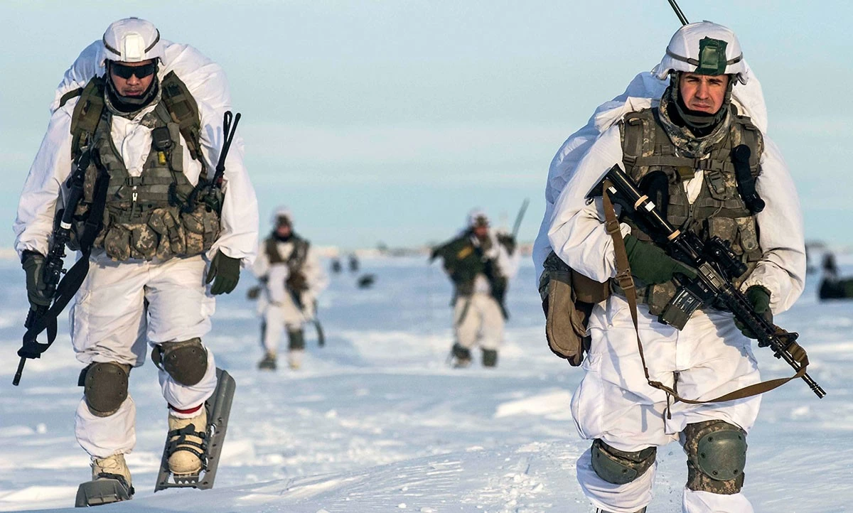 Lính dù Mỹ trong cuộc tập trận Deadhorse năm 2015 ở khu vực Alaska. (Nguồn: Quân đội Mỹ) Lính dù Mỹ trong cuộc tập trận Deadhorse năm 2015 ở khu vực Alaska. (Nguồn: Quân đội Mỹ)