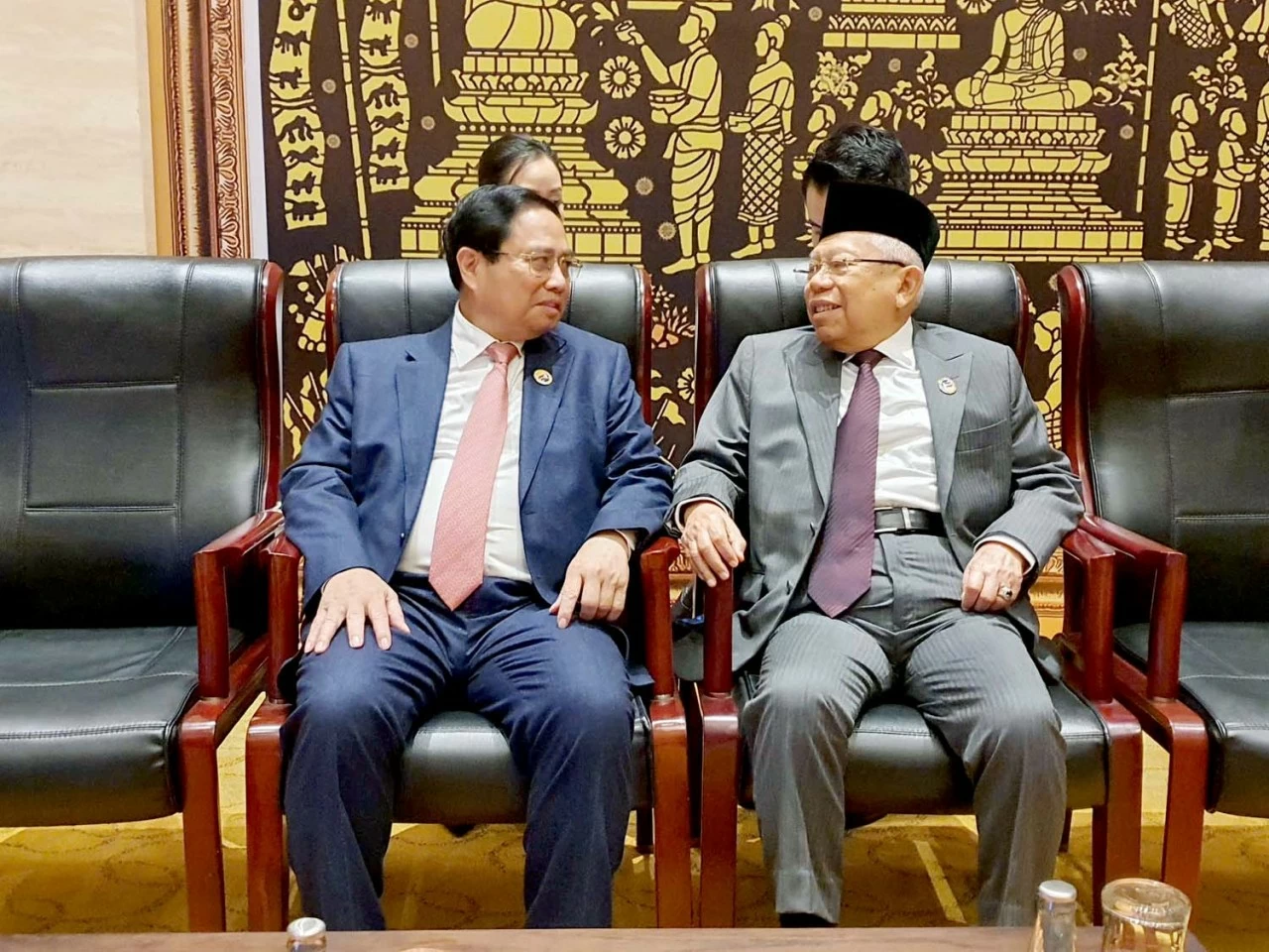 Thủ tướng Chính phủ Phạm Minh Chính có cuộc gặp ngắn với Phó Tổng thống Indonesia Nỗ lực đưa kim ngạch thương mại song phương Việt Nam-Indonesia sớm đạt 18 tỷ USD