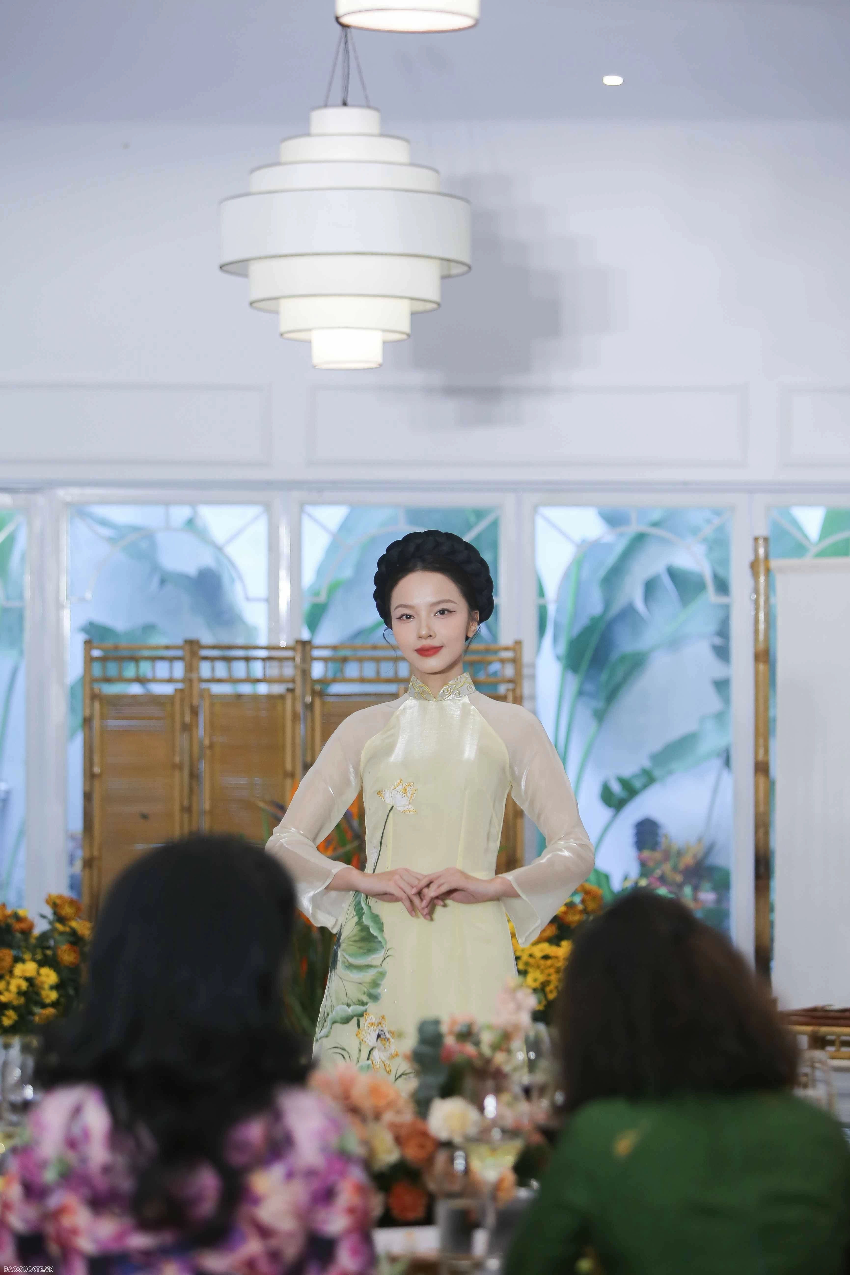 Cuộc gặp thân tình giữa Phu nhân Tổng Bí thư, Chủ tịch nước với các chị em ASEAN Cuộc gặp thân tình giữa Phu nhân Tổng Bí thư, Chủ tịch nước với các chị em ASEAN