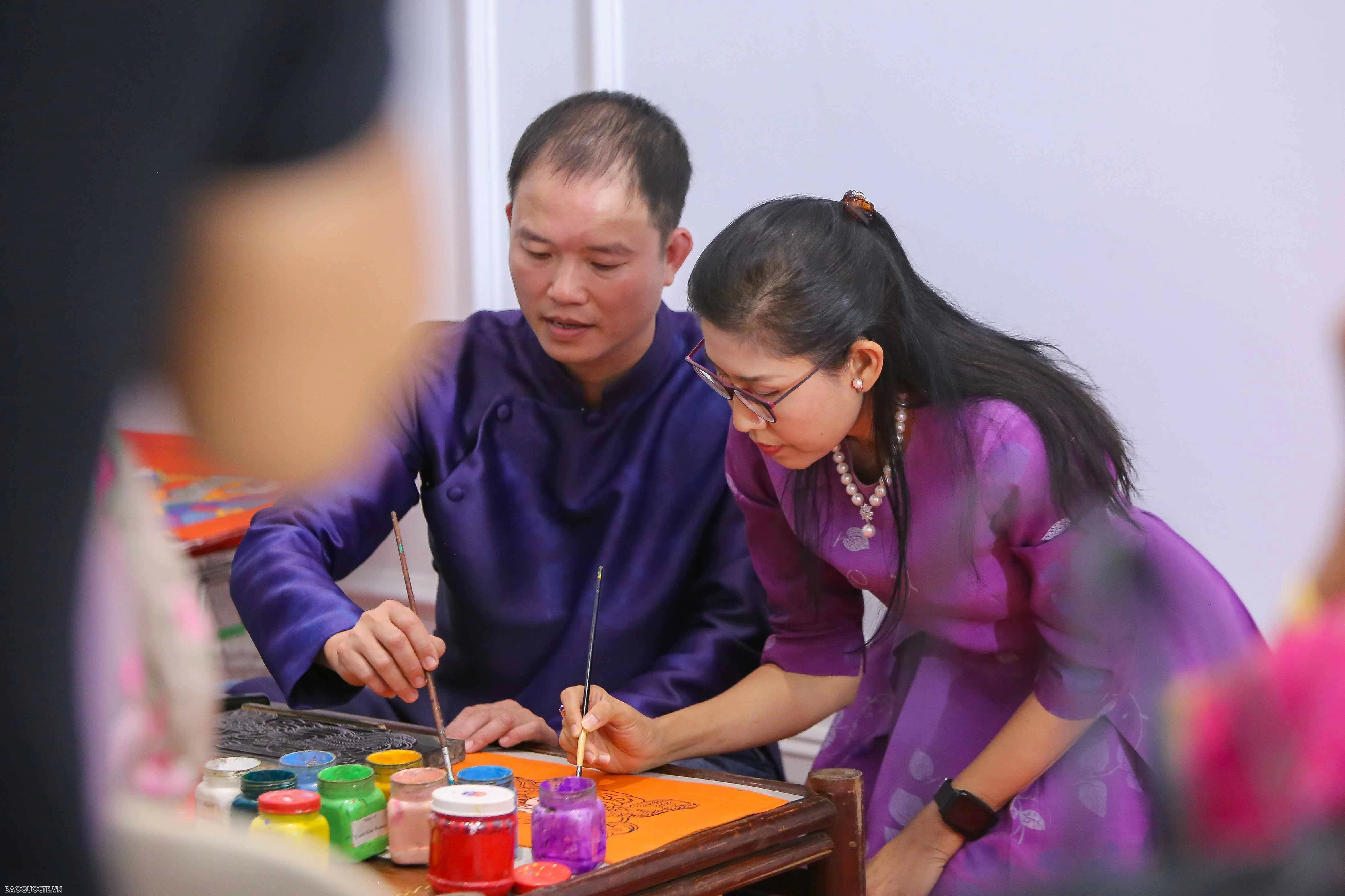 Cuộc gặp thân tình giữa Phu nhân Tổng Bí thư, Chủ tịch nước với các chị em ASEAN Cuộc gặp thân tình giữa Phu nhân Tổng Bí thư, Chủ tịch nước với các 'chị em' ASEAN