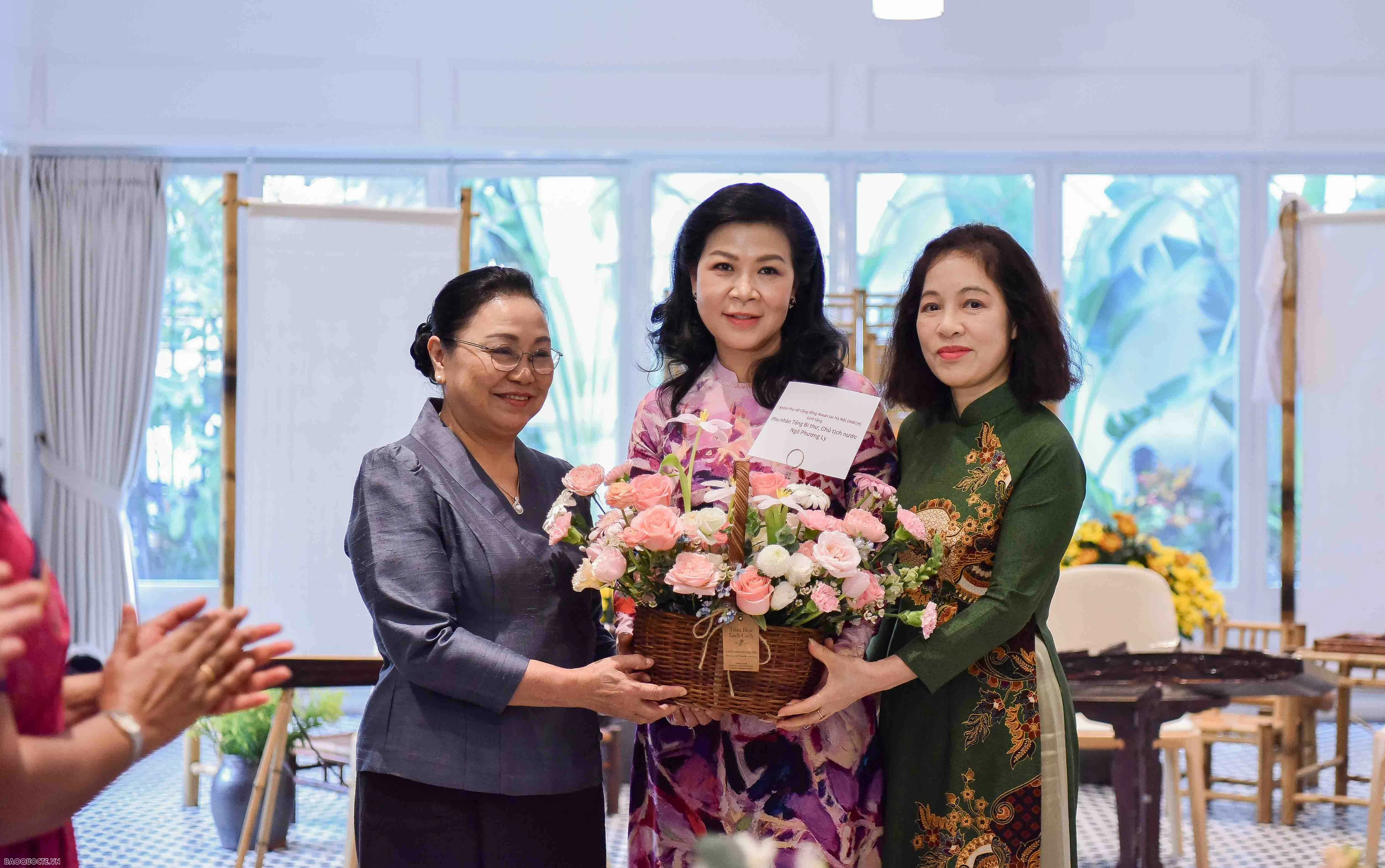 Ban Chấp hành Nhóm Pnu CD Asean tại Hà Nội. Cuộc gặp thân tình giữa Phu nhân Tổng Bí thư, Chủ tịch nước với các 'chị em' ASEAN