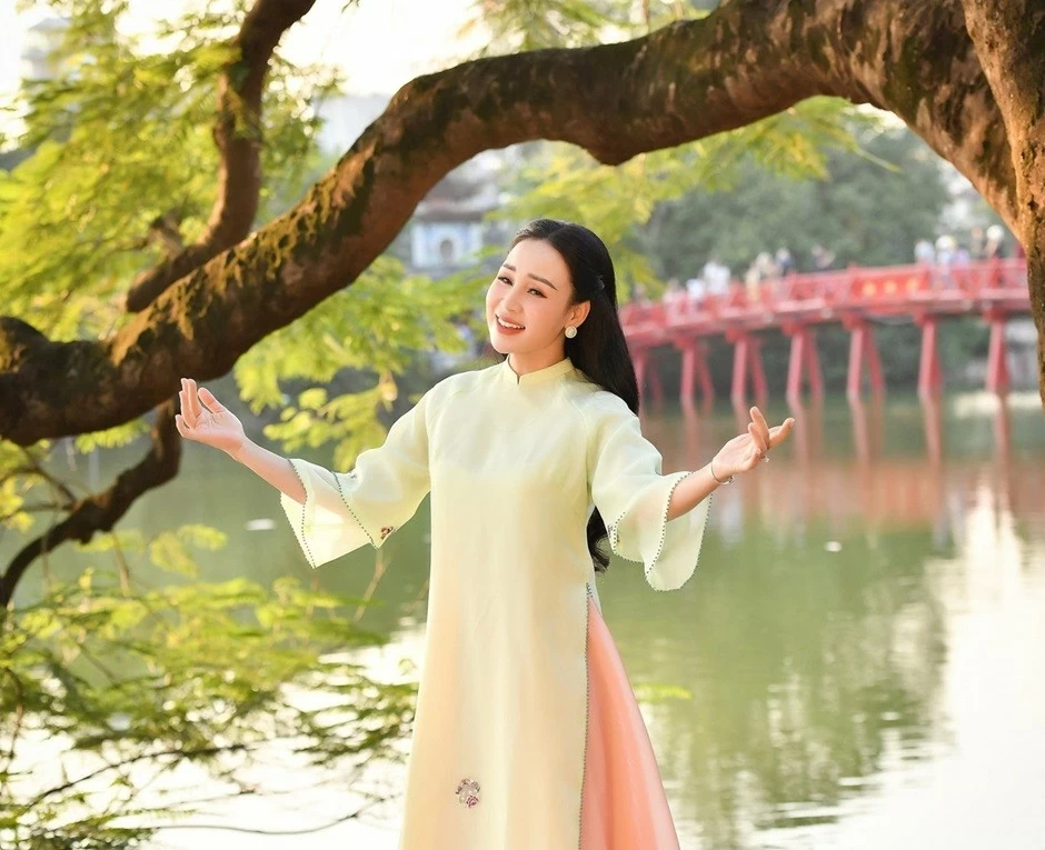 Hà Nội ngày tháng cũ: Sao Mai Khánh Ly phát hành MV tri ân Thủ đô Hà Nội Hà Nội ngày tháng cũ: Sao Mai Khánh Ly phát hành MV tri ân Thủ đô Hà Nội