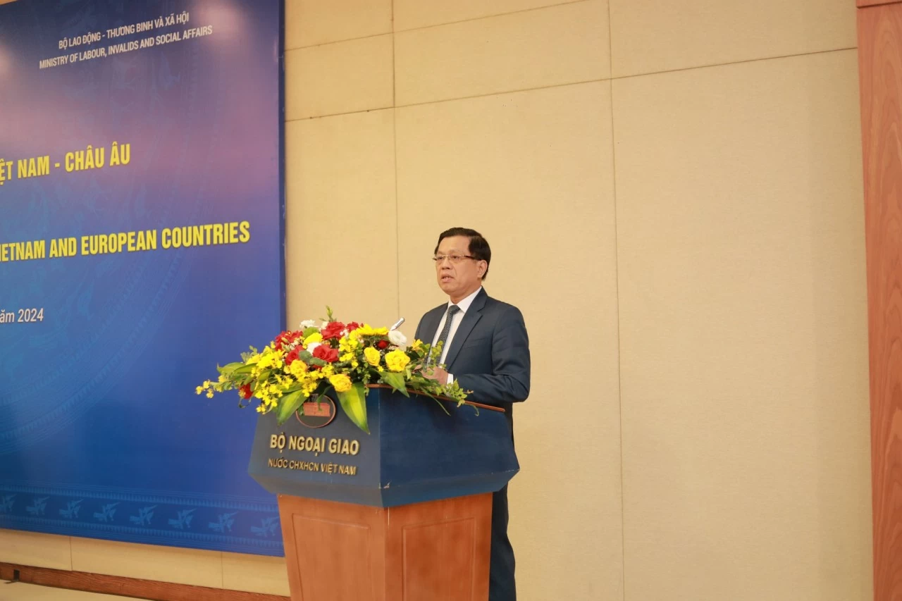 Việt Nam chủ trương 'lấy người dân và doanh nghiệp làm trung tâm phục vụ' Việt Nam chủ trương 'lấy người dân và doanh nghiệp làm trung tâm phục vụ'