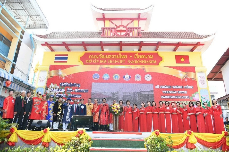 Khánh thành Cổng Phố văn hóa Thái Lan-Việt Nam tại tỉnh Nakhon Phanom Khánh thành Cổng Phố văn hóa Thái Lan-Việt Nam tại tỉnh Nakhon Phanom