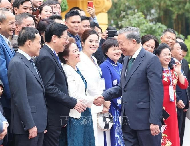 Tổng Bí thư, Chủ tịch nước Tô Lâm gặp mặt Đoàn đại biểu doanh nhân tiêu biểu của Liên đoàn Thương mại và Công nghiệp Việt Nam và Hội Doanh nhân Tư nhân Việt Nam Tổng Bí thư, Chủ tịch nước Tô Lâm gặp mặt Đoàn đại biểu doanh nhân tiêu biểu của Liên đoàn Thương mại và Công nghiệp Việt Nam và Hội Doanh nhân Tư nhân Việt Nam