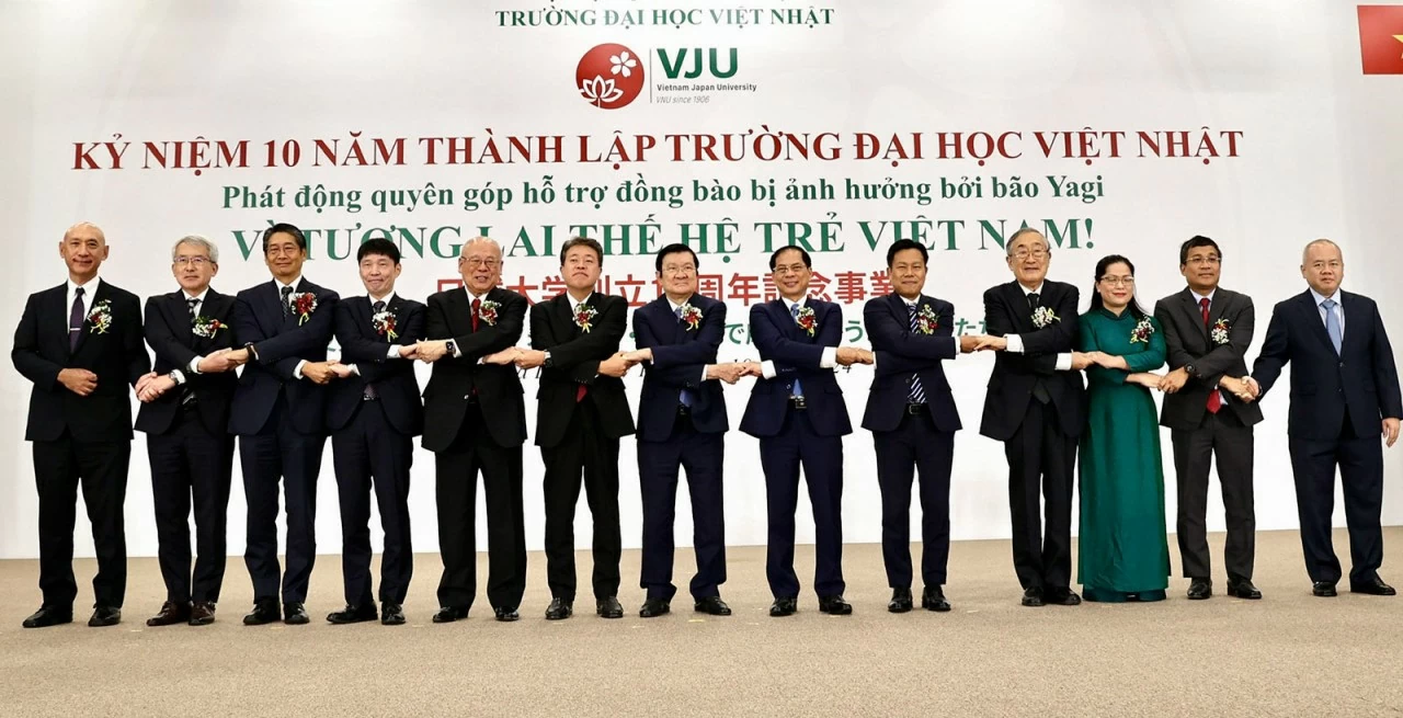 Các đại biểu tham dự Lễ kỷ niệm 10 năm thành lập trường Đại học Việt Nhật. (Nguồn: VGP News)