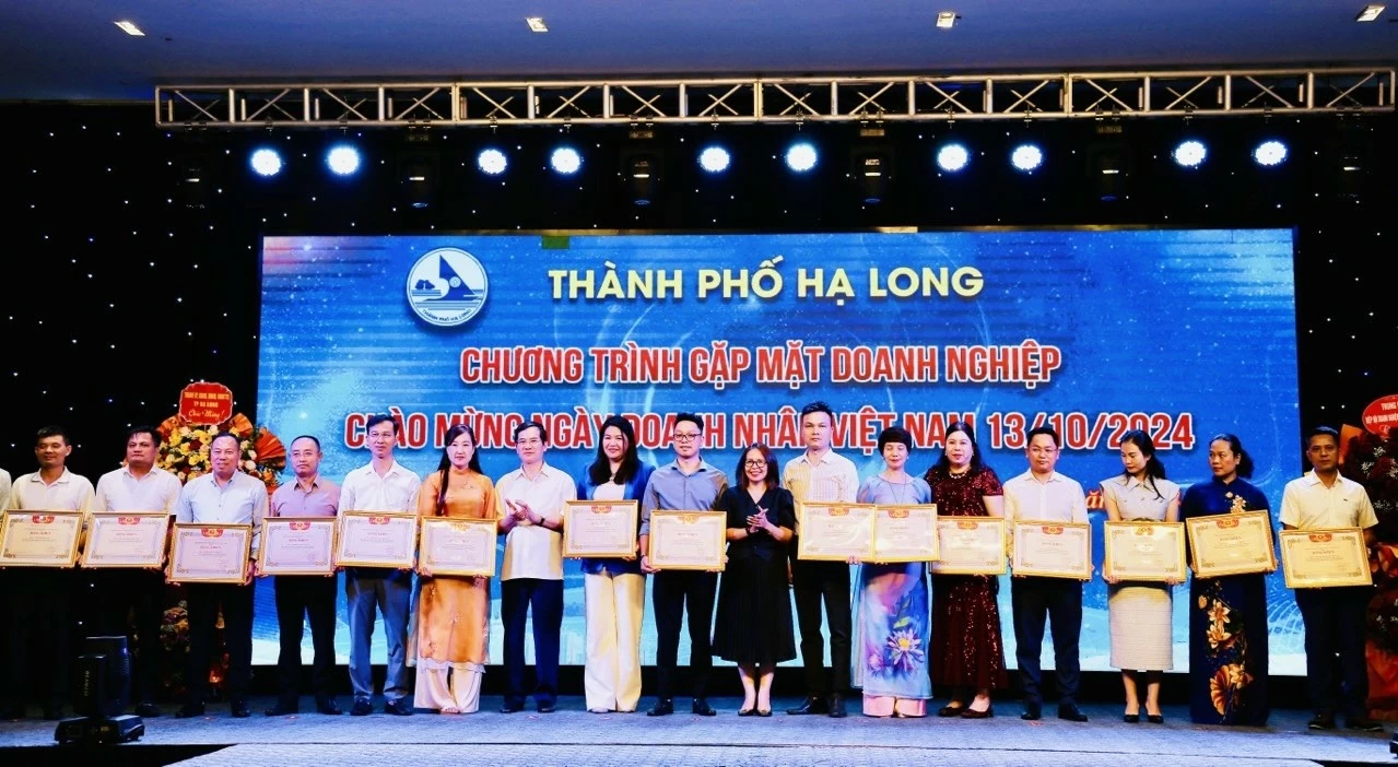 Thành phố Hạ Long biểu dương lực lượng nòng cốt của nền kinh tế nhân ngày Doanh nhân Việt Nam Thành phố Hạ Long biểu dương lực lượng nòng cốt của nền kinh tế nhân ngày Doanh nhân Việt Nam