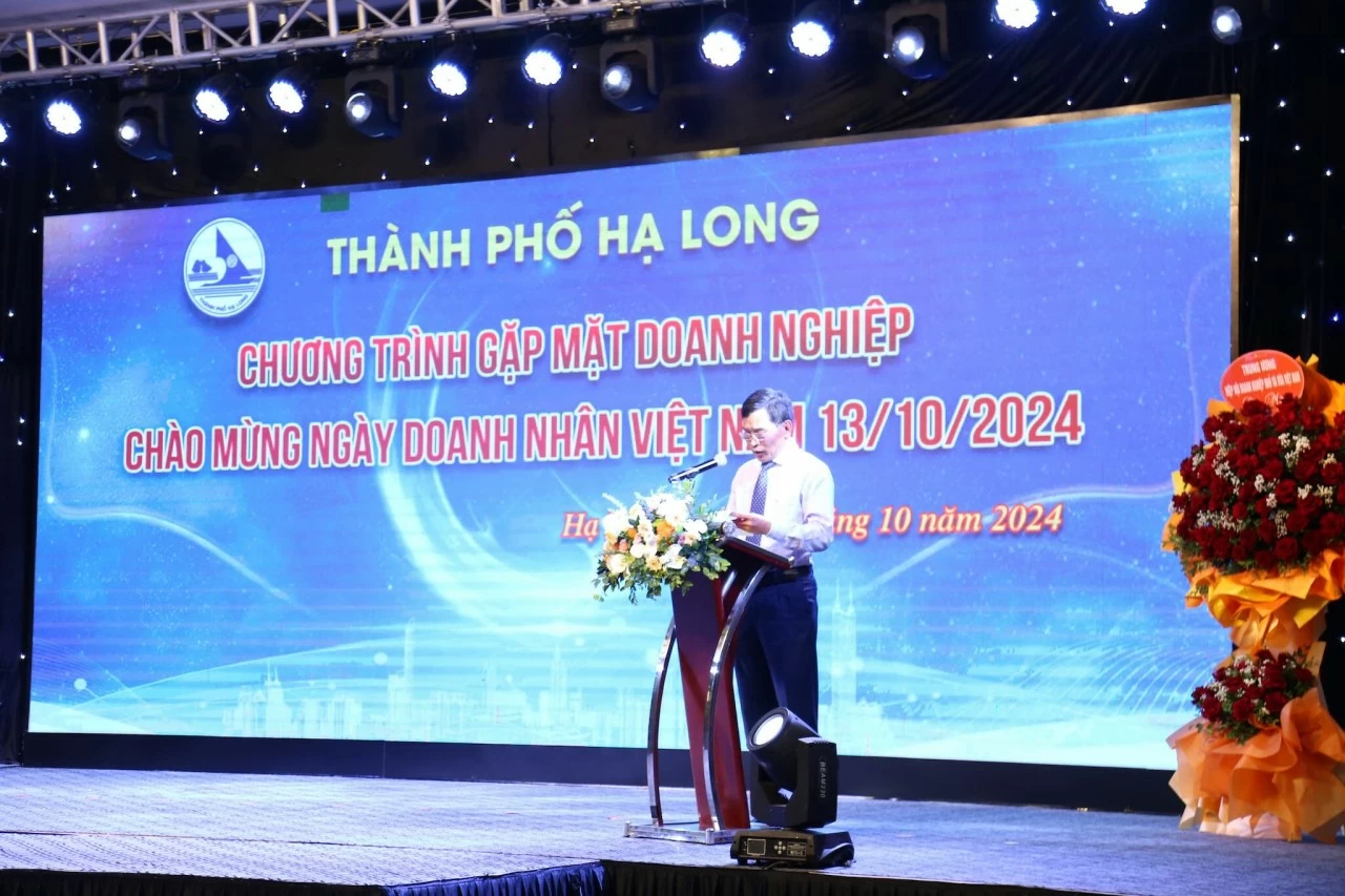 Thành phố Hạ Long biểu dương lực lượng nòng cốt của nền kinh tế nhân ngày Doanh nhân Việt Nam Thành phố Hạ Long biểu dương lực lượng nòng cốt của nền kinh tế nhân ngày Doanh nhân Việt Nam