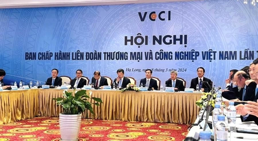 Gần 40 năm Đổi mới, đội ngũ doanh nhân, doanh nghiệp đã lớn mạnh vượt bậc Gần 40 năm Đổi mới, đội ngũ doanh nhân, doanh nghiệp đã lớn mạnh vượt bậc