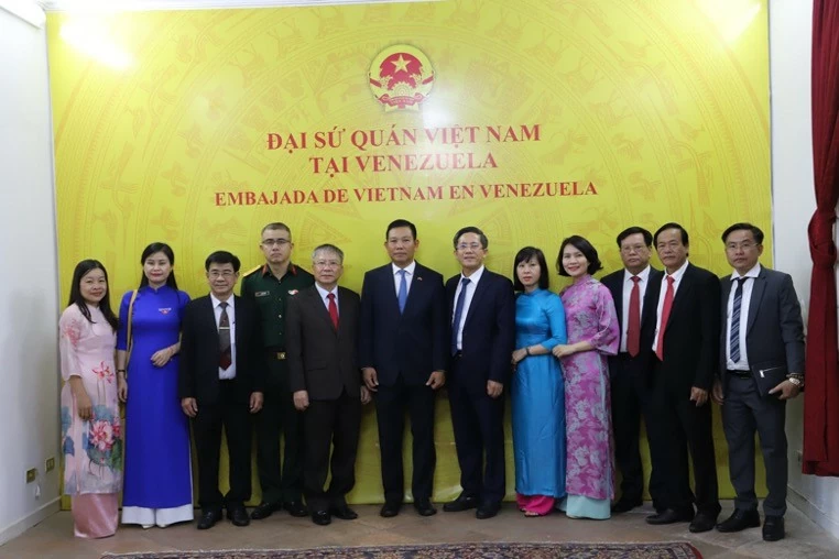 Đoàn đại biểu tỉnh Quảng Nam thăm, làm việc tại Đại sứ quán Việt Nam tại Venezuela Đoàn đại biểu tỉnh Quảng Nam thăm, làm việc tại Đại sứ quán Việt Nam tại Venezuela