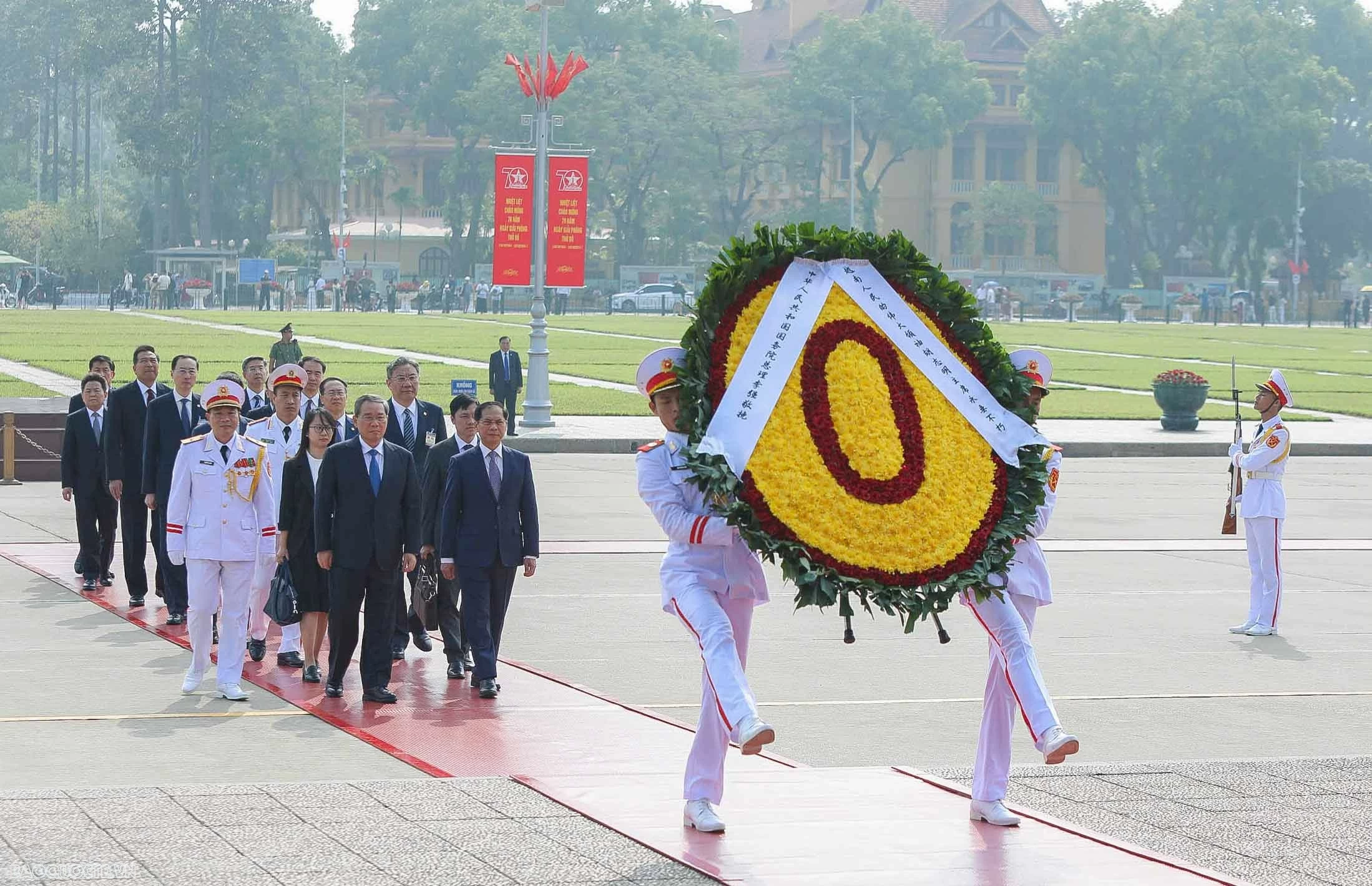 Thủ tướng Trung Quốc vào Lăng viếng Chủ tịch Hồ Chí Minh Thủ tướng Trung Quốc Lý Cường vào Lăng viếng Chủ tịch Hồ Chí Minh
