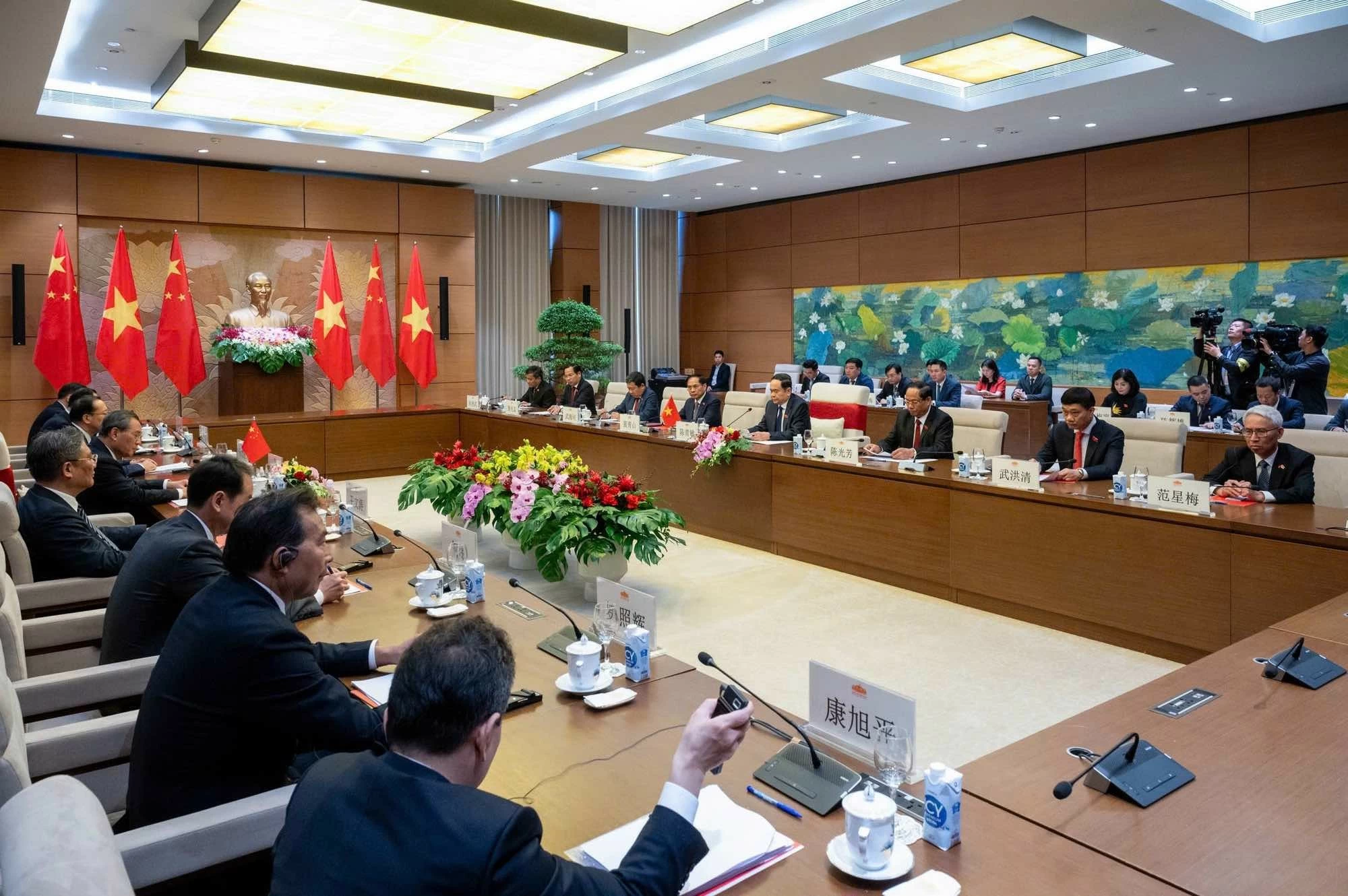 Chủ tịch Quốc hội Trần Thanh Mẫn hội kiến Thủ tướng Quốc vụ viện Trung Quốc Lý Cường Chủ tịch Quốc hội Trần Thanh Mẫn hội kiến Thủ tướng Quốc vụ viện Trung Quốc Lý Cường