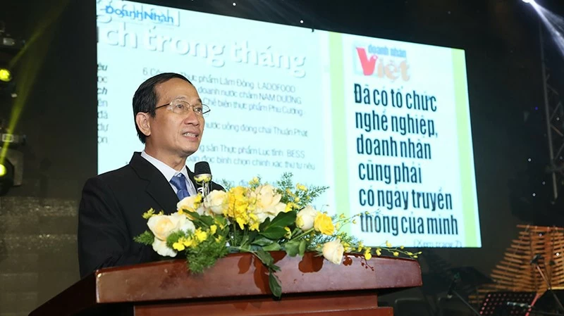 Nhà báo Trần Hoàng, Tổng Biên tập Tạp chí Doanh Nhân Sài Gòn Nhà báo Trần Hoàng, Tổng Biên tập Tạp chí Doanh Nhân Sài Gòn