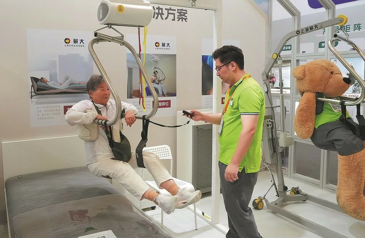 Ứng dụng công nghệ vào chăm sóc người già trong viện dưỡng lão ở Trung Quốc Viện dưỡng lão Trung Quốc ứng dụng công nghệ để chăm sóc người già
