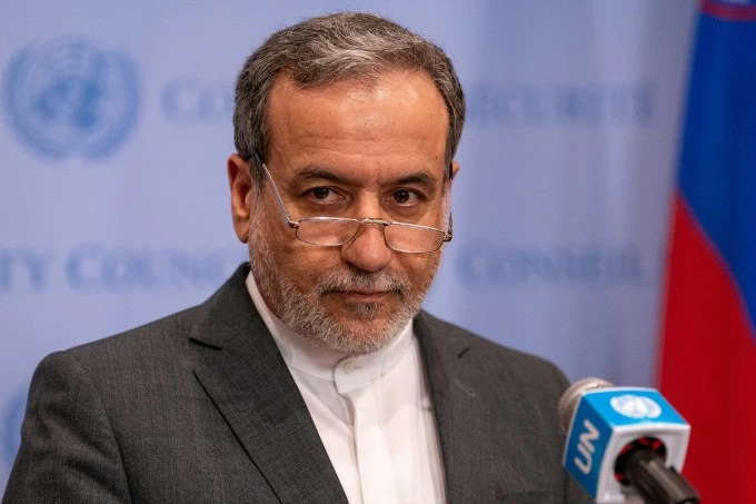 Iran sẵn sàng cho tình trạng chiến tranh, tuyên bố 'không có lằn ranh đỏ' trong bảo vệ đất nước Iran sẵn sàng cho tình trạng chiến tranh, tuyên bố 'không có lằn ranh đỏ' trong bảo vệ đất nước