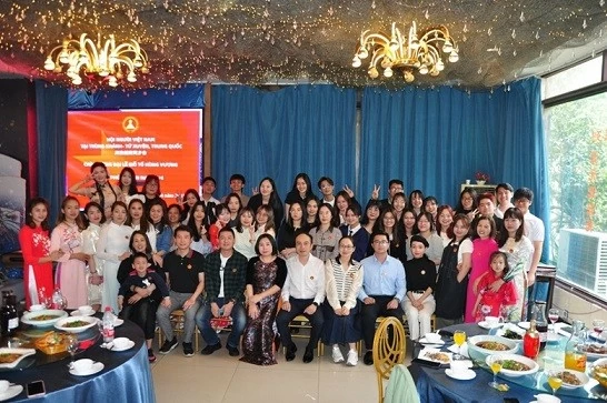 Xây dựng ngôi nhà chung của người Việt ở Trung Quốc Xây dựng ngôi nhà chung của người Việt ở Trung Quốc