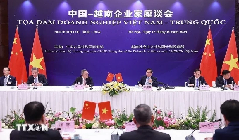 Thủ tướng Phạm Minh Chính và Thủ tướng Trung Quốc Lý Cường tại Tọa đàm doanh nghiệp Việt Nam-Trung Quốc. Thủ tướng Phạm Minh Chính và Thủ tướng Trung Quốc Lý Cường tại Tọa đàm doanh nghiệp Việt Nam-Trung Quốc.