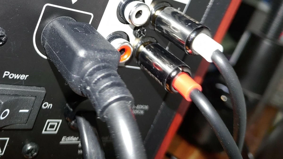 Cách sử dụng cổng AUX trong hệ thống âm thanh hiệu quả Cách sử dụng cổng AUX trong hệ thống âm thanh hiệu quả