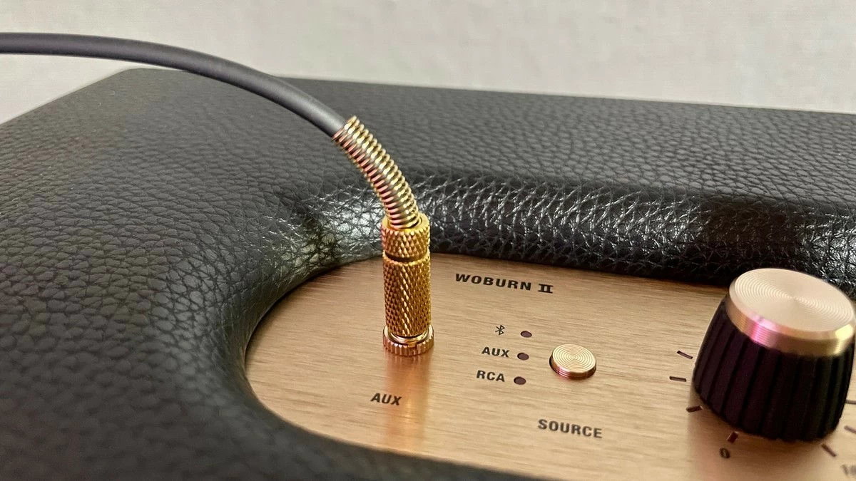 Cách sử dụng cổng AUX trong hệ thống âm thanh hiệu quả Cách sử dụng cổng AUX trong hệ thống âm thanh hiệu quả