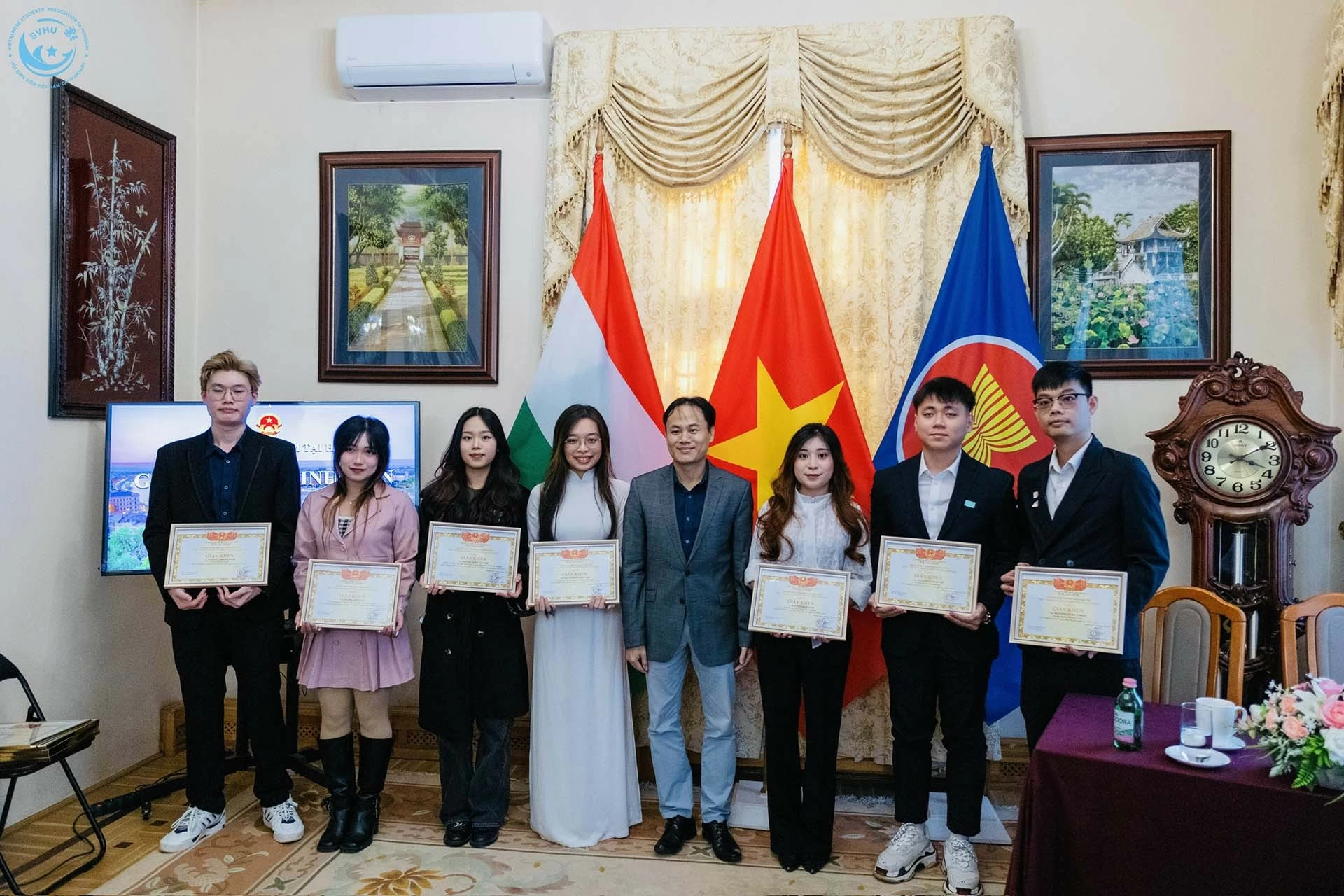 Đại sứ quán Việt Nam tại Hungary tổ chức gặp mặt tân sinh viên năm học 2024-2025 Đại sứ quán Việt Nam tại Hungary tổ chức gặp mặt tân sinh viên năm học 2024-2025