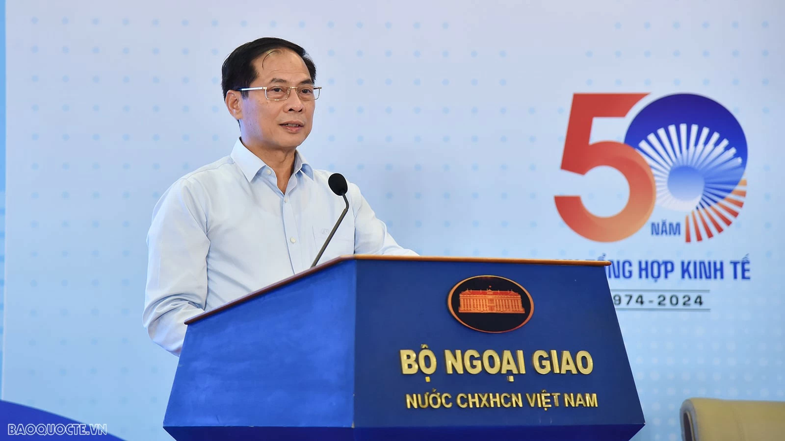 Ngoại giao kinh tế - Nhìn lại hành trình 50 năm đồng hành với sự phát triển của đất nước Ngoại giao kinh tế - Nhìn lại hành trình 50 năm đồng hành với sự phát triển của đất nước