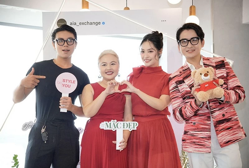 Từ trái qua: Mr.Cosmopolitan Vietnam 20024 – Đinh Dương Bảo Huy, Bà Trương Ngọc Minh Đăng – Founder LoveYourBody, Hoa hậu các dân tộc Việt Nam 2022 Nông Thúy Hằng, Stylist Kevin Nguyễn Hoàng Long. Từ trái qua: Mr.Cosmopolitan Vietnam 20024 – Đinh Dương Bảo Huy, Bà Trương Ngọc Minh Đăng – Founder LoveYourBody, Hoa hậu các dân tộc Việt Nam 2022 Nông Thúy Hằng, Stylist Kevin Nguyễn Hoàng Long.