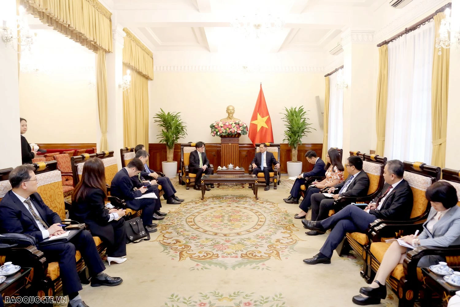 Phó Thủ tướng, Bộ trưởng Ngoại giao Bùi Thanh Sơn tiếp Đặc phái viên của Tổng thống Hàn Quốc Phó Thủ tướng, Bộ trưởng Ngoại giao Bùi Thanh Sơn tiếp Đặc phái viên của Tổng thống Hàn Quốc