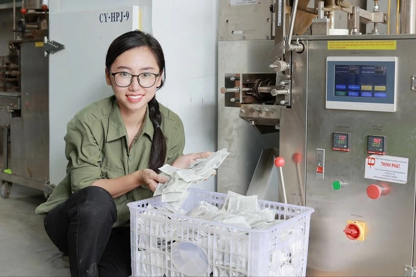 Cô gái Hải Dương biến lá ổi thành 'vàng xanh' trên đất mẹ Cô gái Hải Dương biến lá ổi thành 'vàng xanh' trên đất mẹ