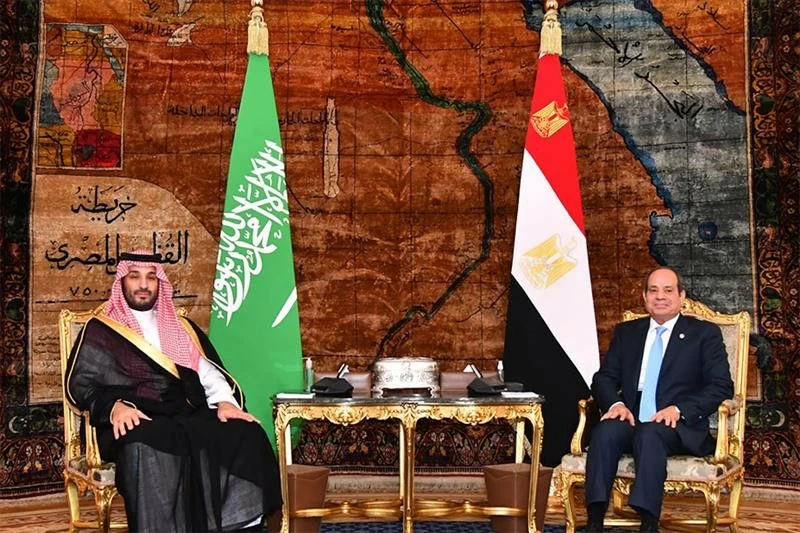 Tổng thống Ai Cập Abdel Fattah El-Sisi và Thái tử kiêm Thủ tướng Saudi Arabia Mohammed bin Salman gặp tại Cairo. (Nguồn: Ahram Online) Tổng thống Ai Cập Abdel Fattah El-Sisi và Thái tử kiêm Thủ tướng Saudi Arabia Mohammed bin Salman gặp tại Cairo. (Nguồn: Ahram Online)