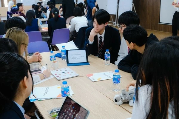 Làm 'cha mẹ tích cực' để giảm tình trạng lệch chuẩn trong giới trẻ Làm 'cha mẹ tích cực' để giảm tình trạng lệch chuẩn trong giới trẻ