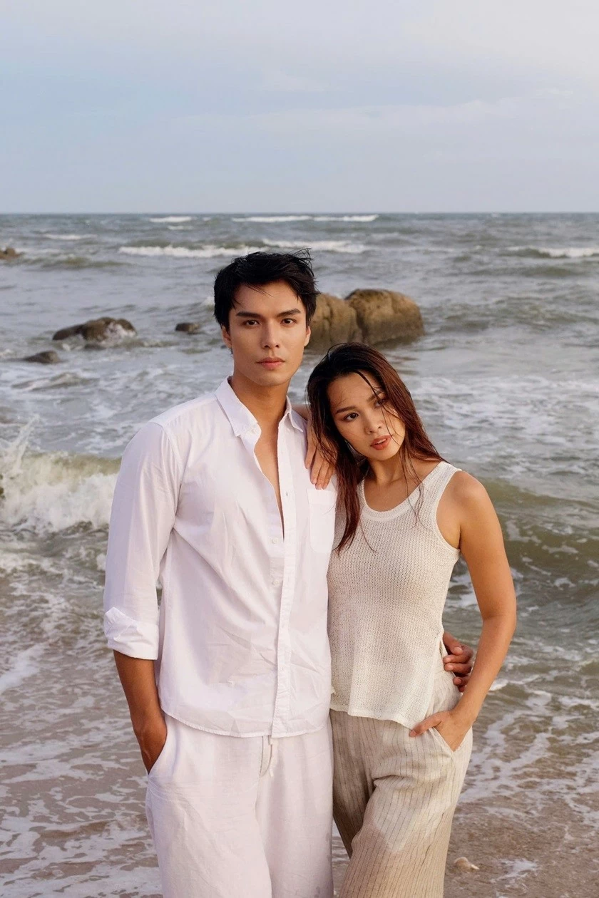 Gần đây, Hà Anh hướng dẫn học trò Mạnh Lân thực hiện những shoot hình tại biển và khu resort tại Hồ Tràm (Bà Rịa - Vũng Tàu) chuẩn bị tiền đề trước khi người mẫu thi Mister International - Nam vương quốc tế 2024 vào tháng 12. Hồi tháng 9, anh trở thành quán quân Mister Vietnam 2024 - Người mẫu Việt Nam 2024 nên được cử tham gia cuộc thi cấp độ quốc tế. (Ảnh: NVCC) Gần đây, Hà Anh hướng dẫn học trò Mạnh Lân thực hiện những shoot hình tại biển và khu resort tại Hồ Tràm (Bà Rịa - Vũng Tàu) chuẩn bị tiền đề trước khi người mẫu thi Mister International - Nam vương quốc tế 2024 vào tháng 12. Hồi tháng 9, anh trở thành quán quân Mister Vietnam 2024 - Người mẫu Việt Nam 2024 nên được cử tham gia cuộc thi cấp độ quốc tế. (Ảnh: NVCC)