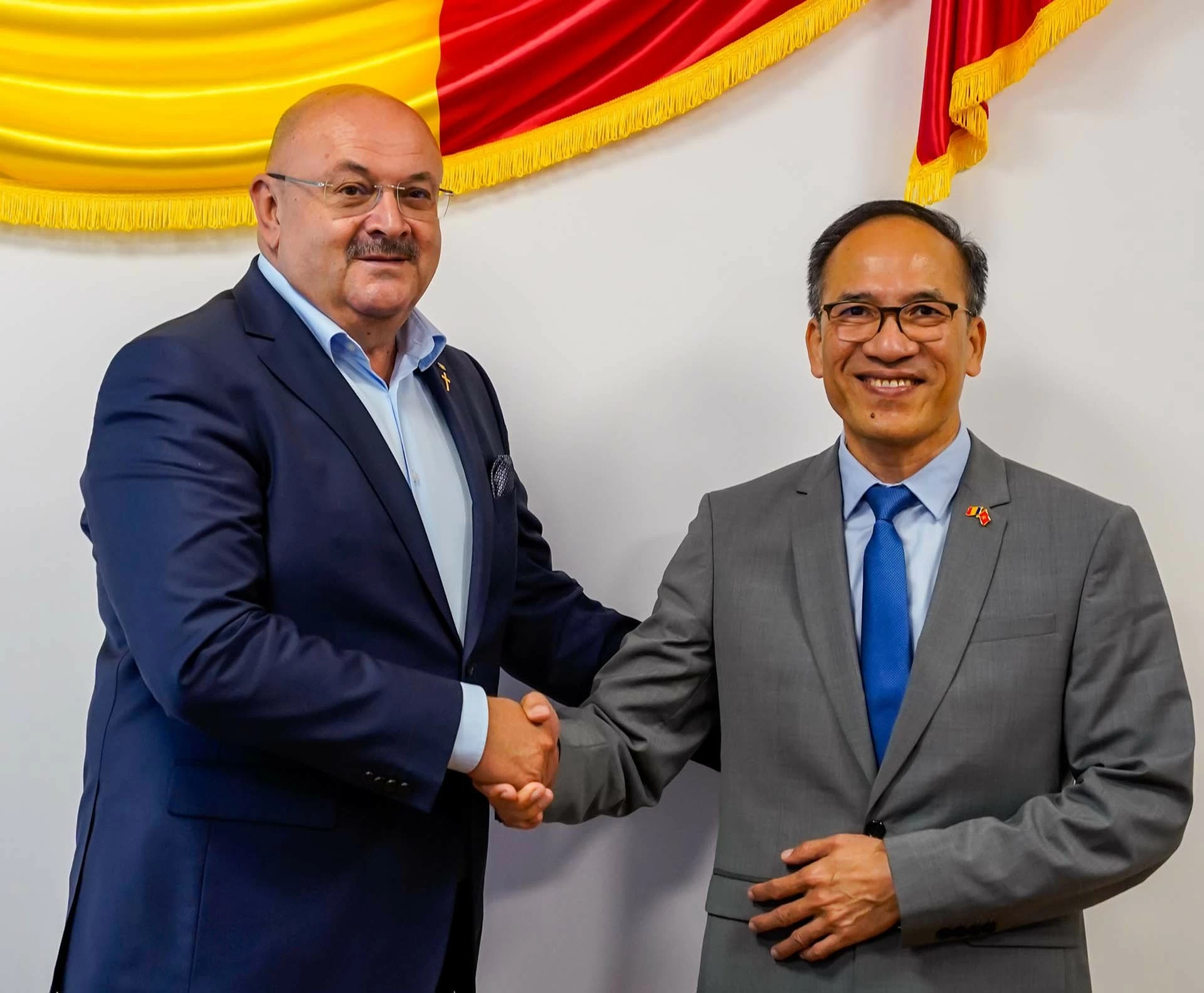 Thúc đẩy hợp tác trong nhiều lĩnh vực tại thành phố Pitești, Romania Thúc đẩy hợp tác trong nhiều lĩnh vực tại thành phố Pitești, Romania