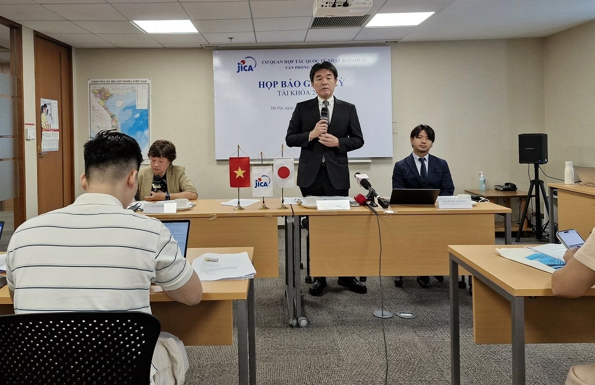 Trưởng đại diện Văn phòng JICA Việt Nam Sugano Yuichi phát biểu tại Họp báo. (Ảnh: Hải An) Trưởng đại diện Văn phòng JICA Việt Nam Sugano Yuichi phát biểu tại Họp báo. (Ảnh: Hải An)