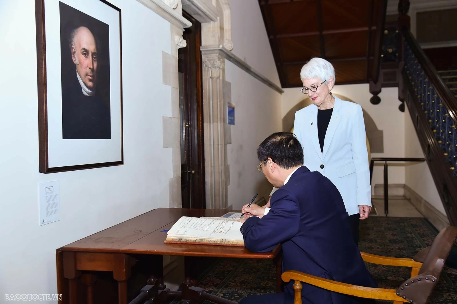 Phó Thủ tướng Chính phủ, Bộ trưởng Ngoại giao Bùi Thanh Sơn thăm, trò chuyện với sinh viên Đại học Adelaide, Australia Phó Thủ tướng Chính phủ, Bộ trưởng Ngoại giao Bùi Thanh Sơn thăm, trò chuyện với sinh viên Đại học Adelaide, Australia