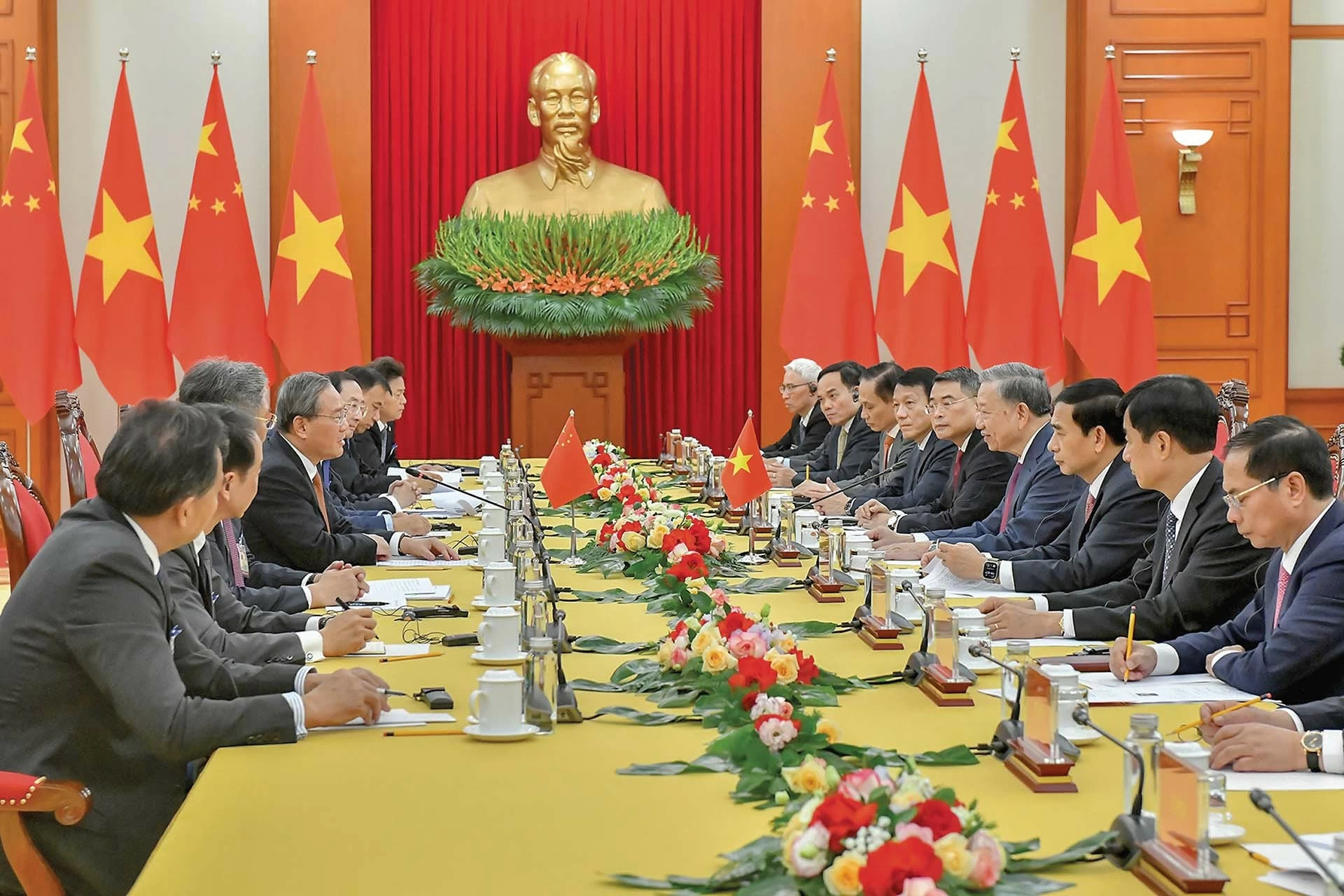 Tổng Bí thư, Chủ tịch nước Tô Lâm tiếp Thủ tướng Trung Quốc Lý Cường, ngày 12/10. (Nguồn: NDO) Tổng Bí thư, Chủ tịch nước Tô Lâm tiếp Thủ tướng Trung Quốc Lý Cường, ngày 12/10. (Nguồn: NDO)