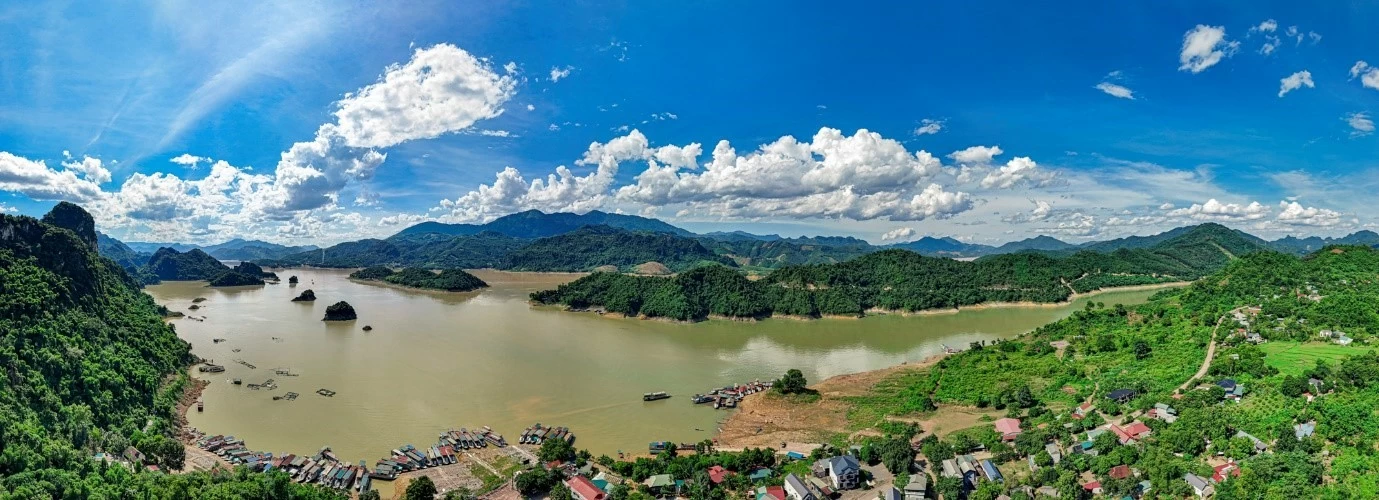 Nền kinh tế Hòa Bình vững vàng vượt khó, gặt hái được những kết quả ấn tượng. (Nguồn: Café F) Nền kinh tế Hòa Bình vững vàng vượt khó, gặt hái được những kết quả ấn tượng. (Nguồn: Café F)
